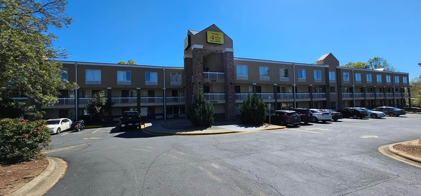 Studios and suites 4 less