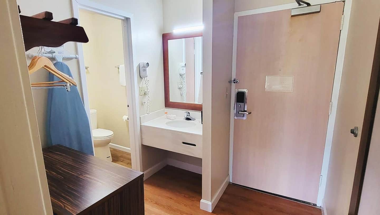 Studios and suites 4 less