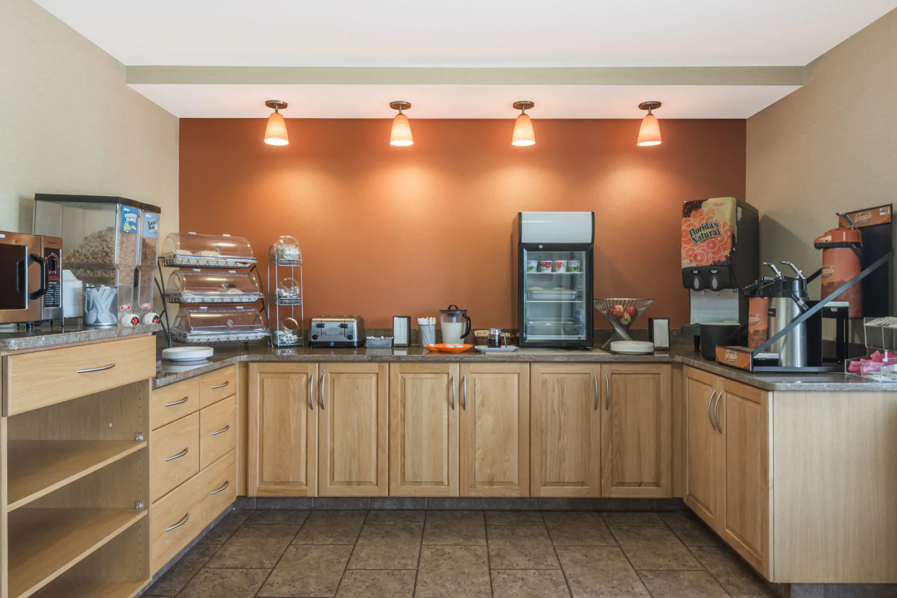 Howard Johnson by Wyndham Hartford South – Rocky Hill