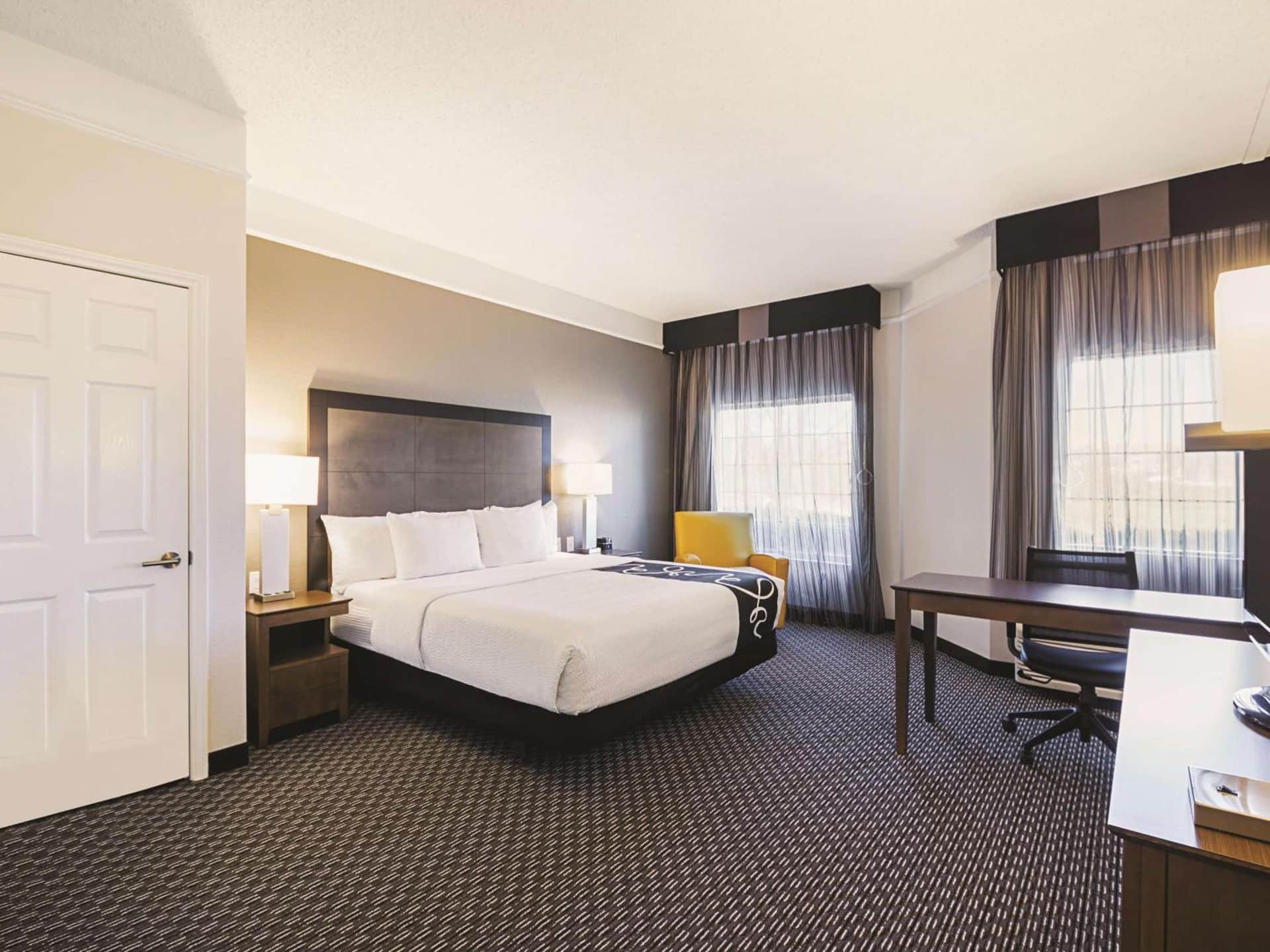 La Quinta Inn & Suites by Wyndham Austin Near The Domain