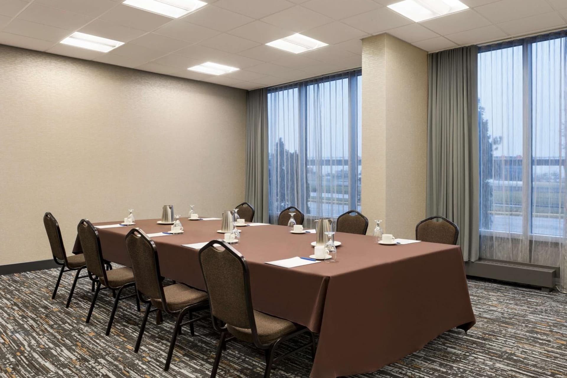 DoubleTree by Hilton Pointe Claire Montreal Airport West