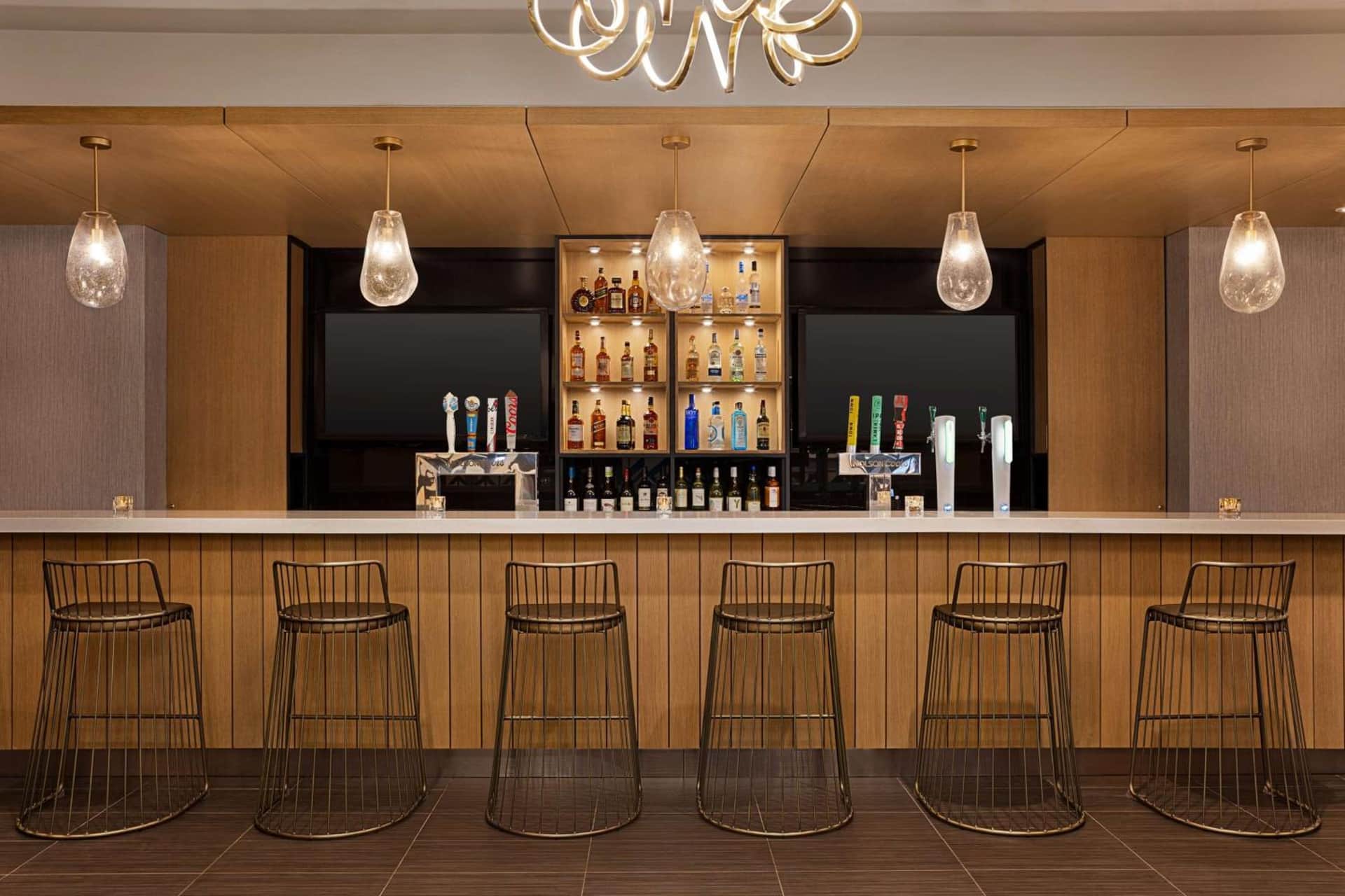 DoubleTree by Hilton Pointe Claire Montreal Airport West