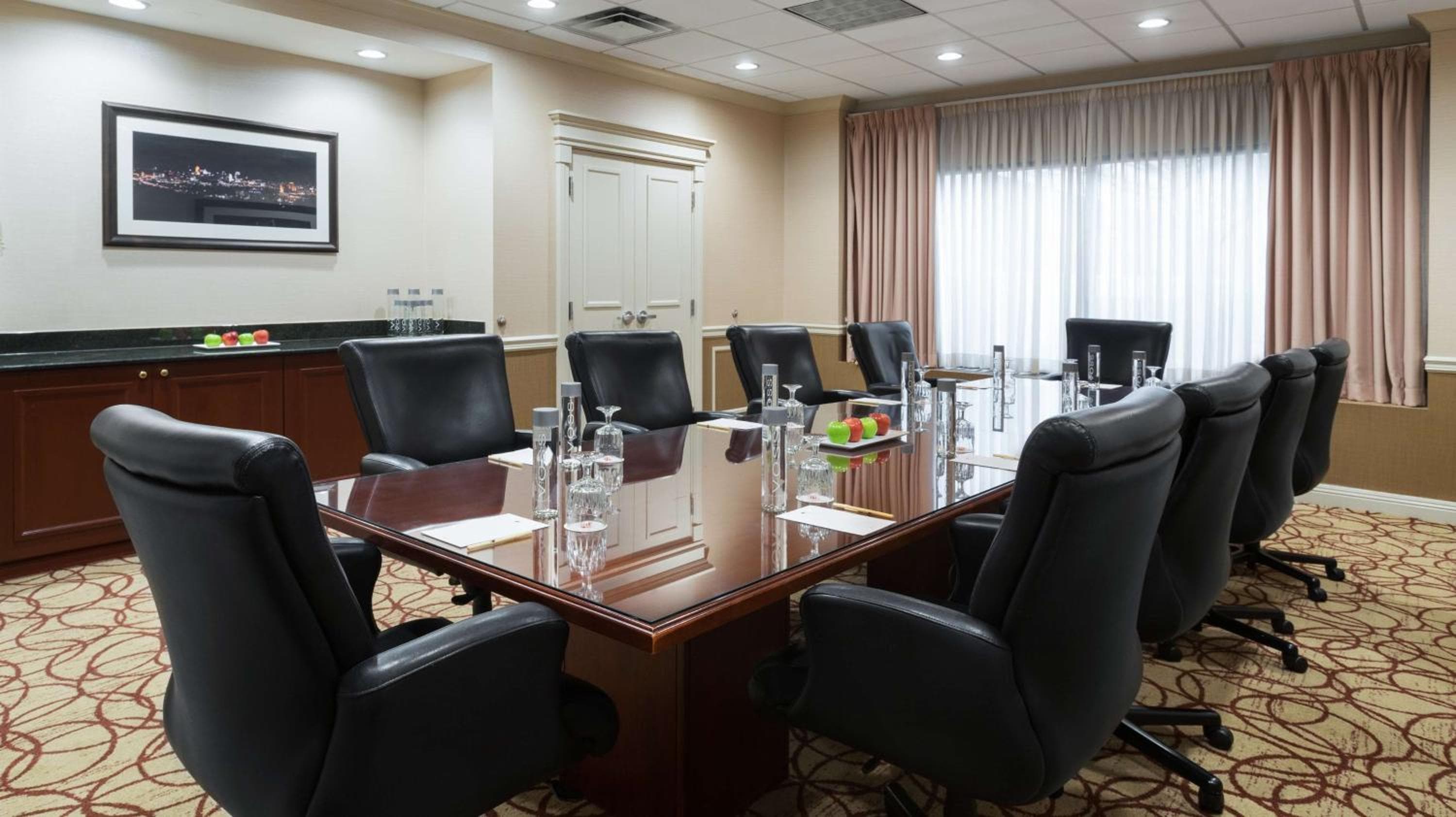 DoubleTree Suites by Hilton Cincinnati - Blue Ash