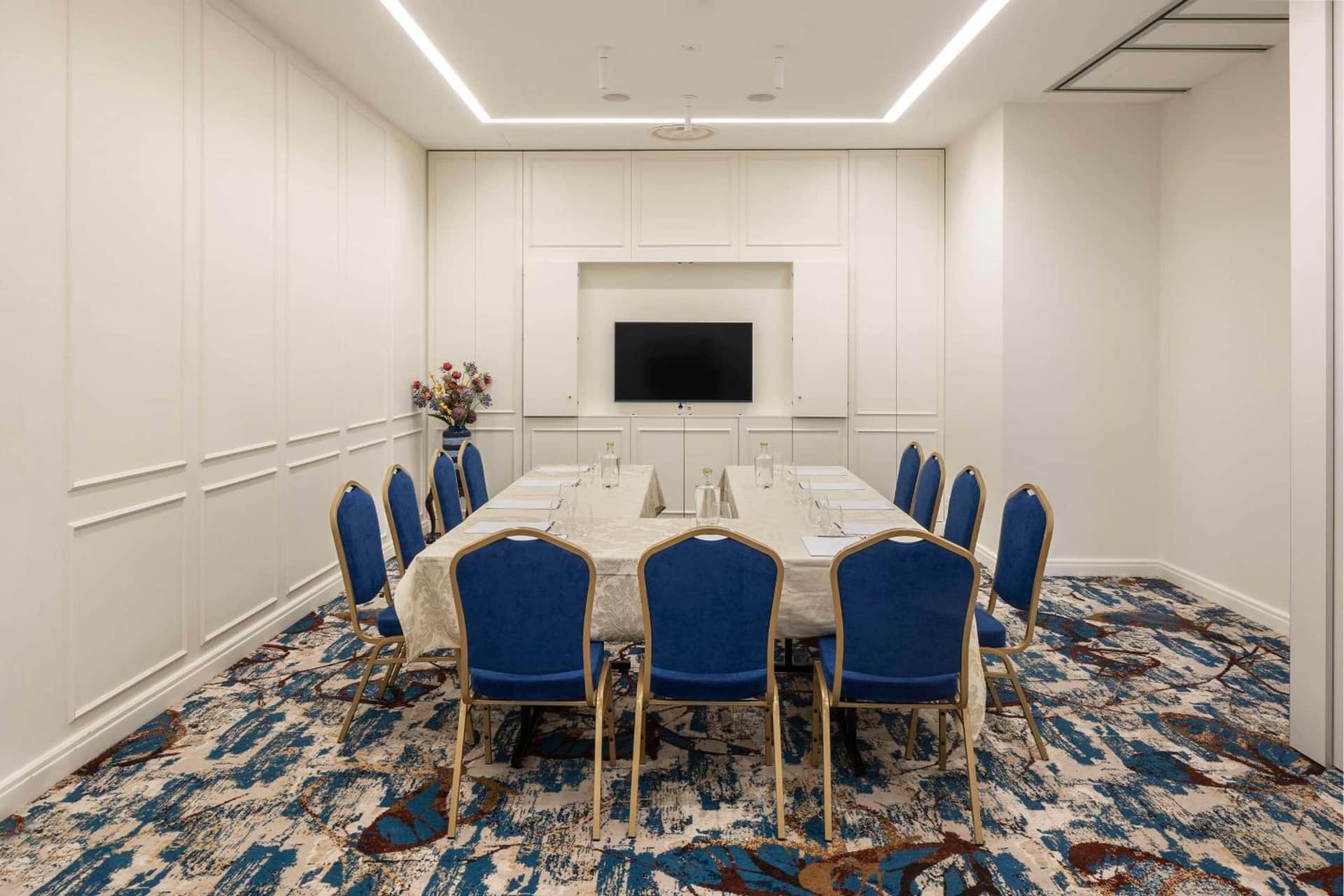 The Emerald House Lisbon Curio Collection By Hilton