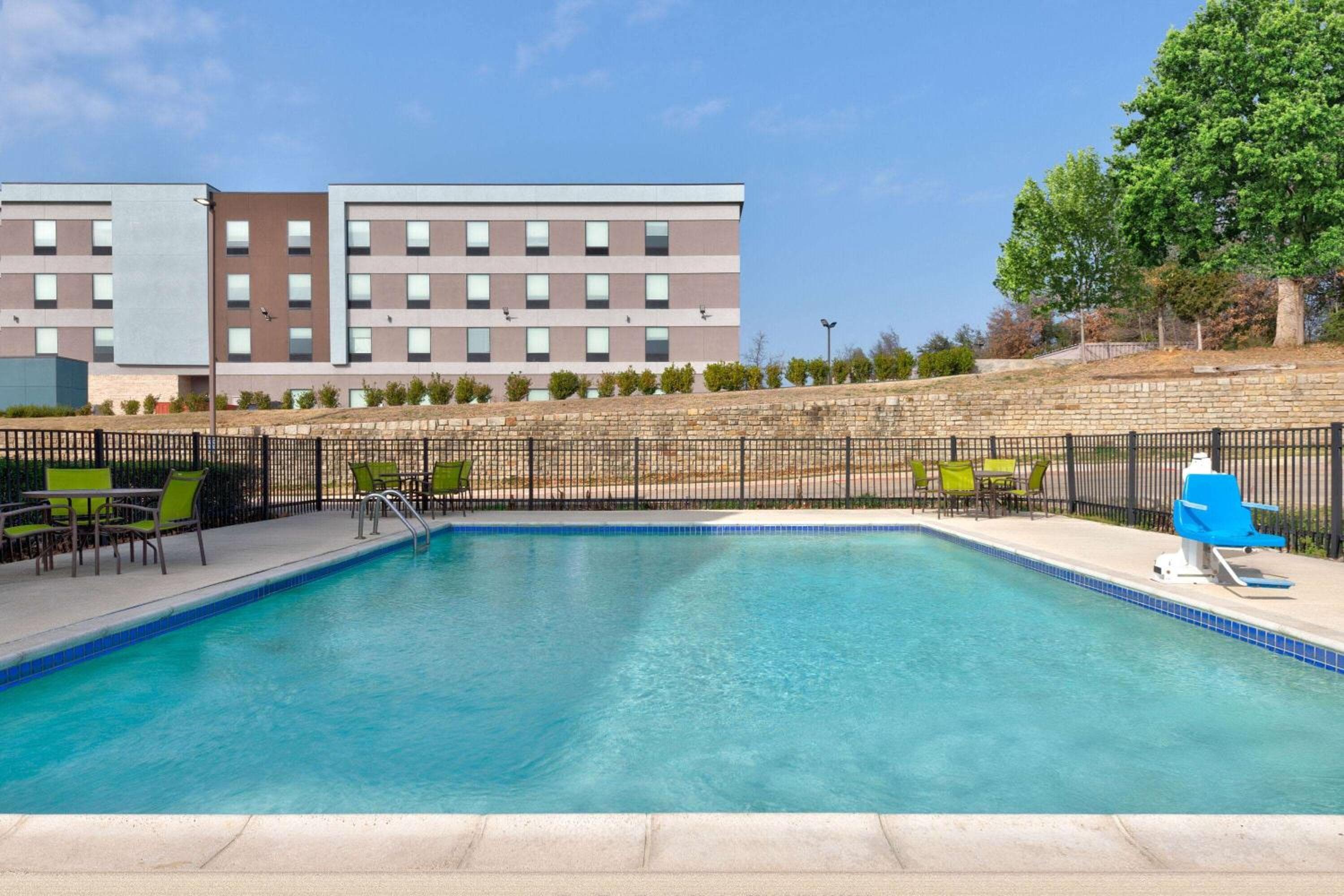 Hawthorn Extended Stay by Wyndham Bedford - Dallas