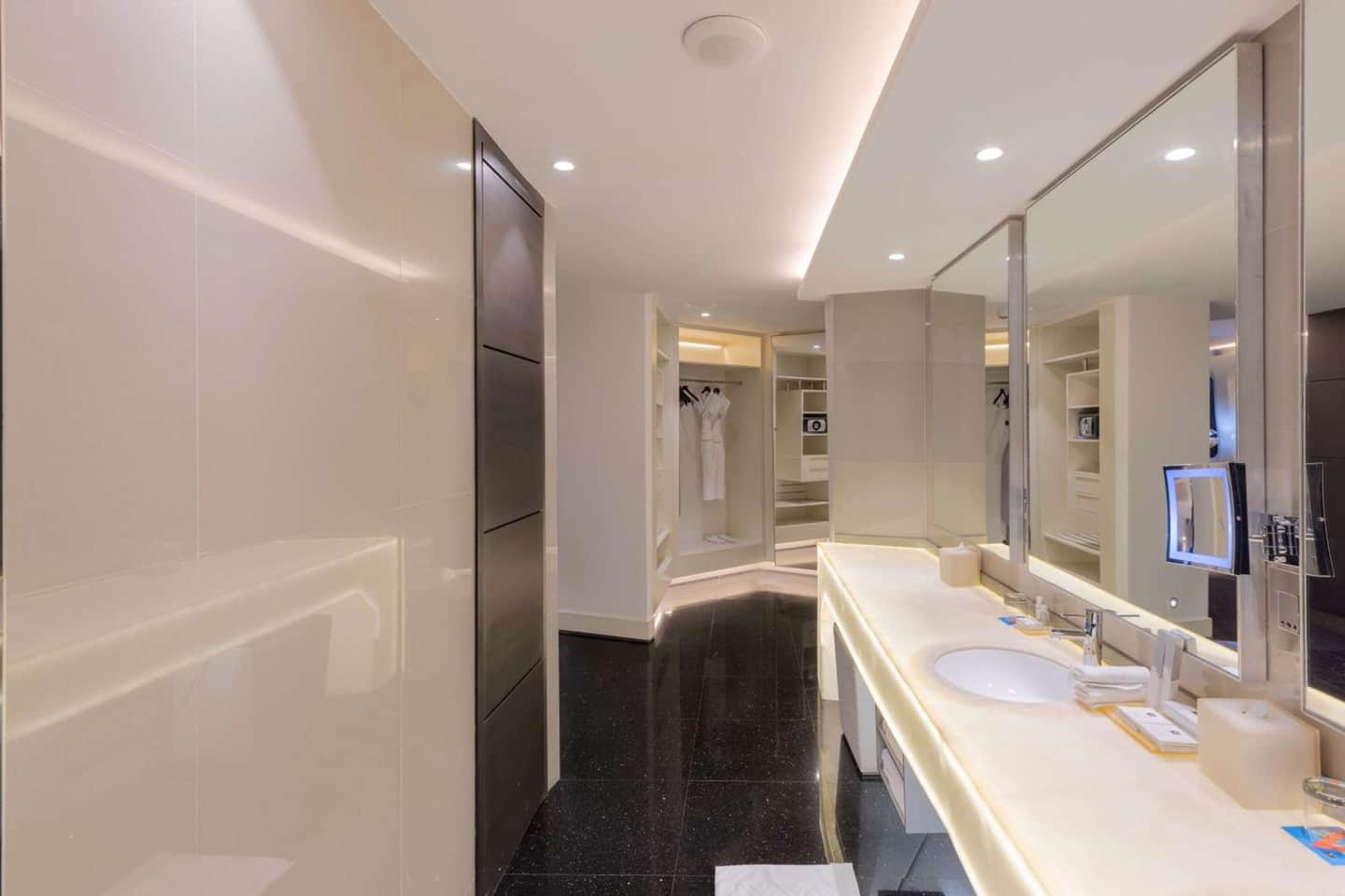 V Hotel Dubai, Curio Collection by Hilton