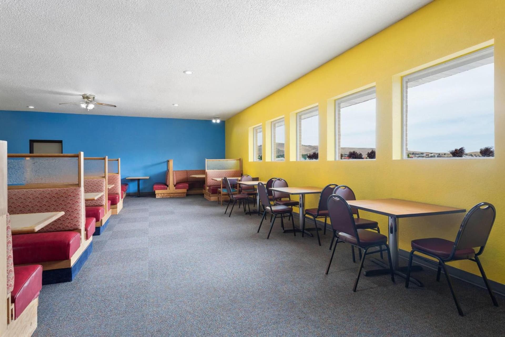 Days Inn by Wyndham Rawlins