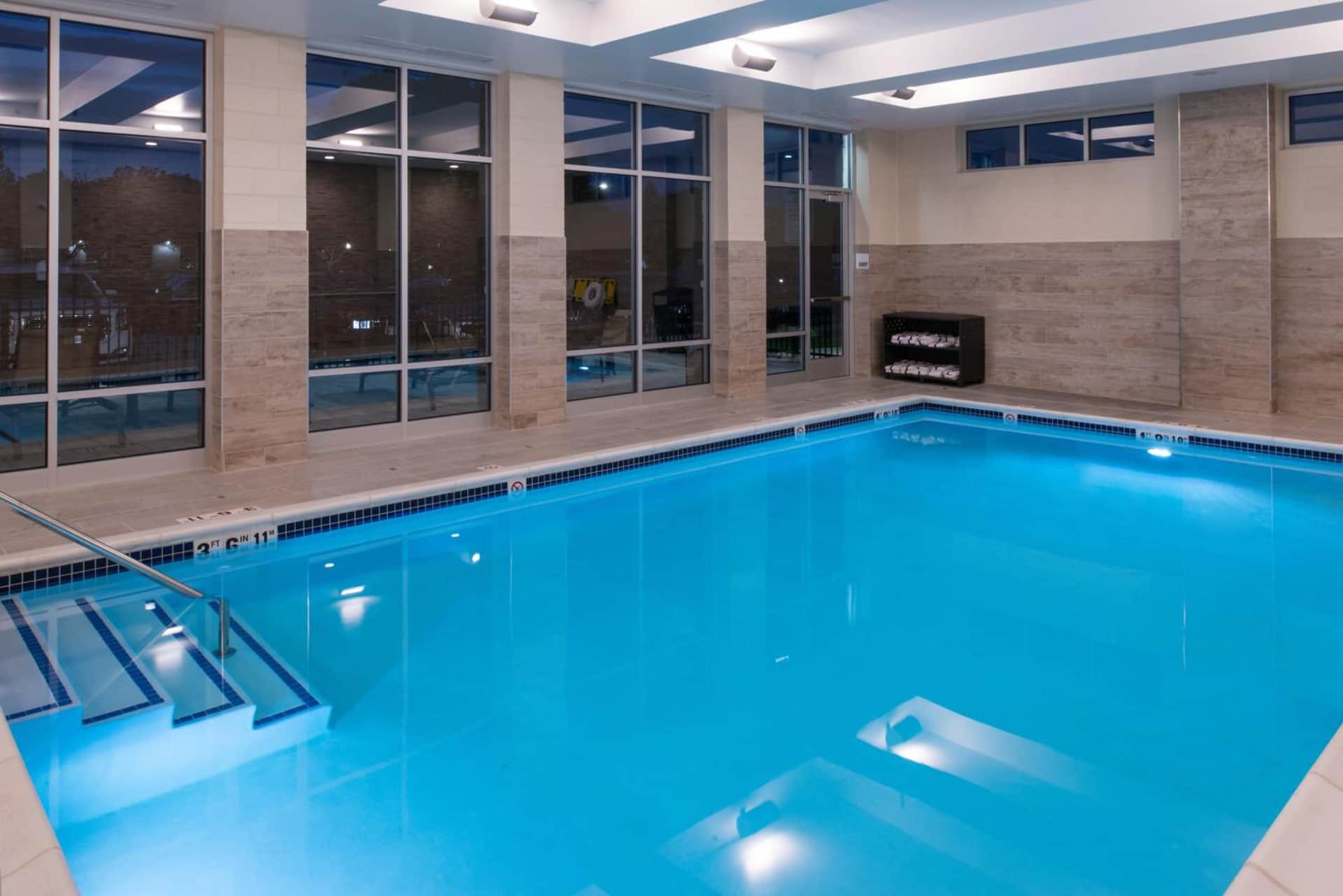 Holiday Inn & Suites Farmington Hills - Detroit NW by IHG