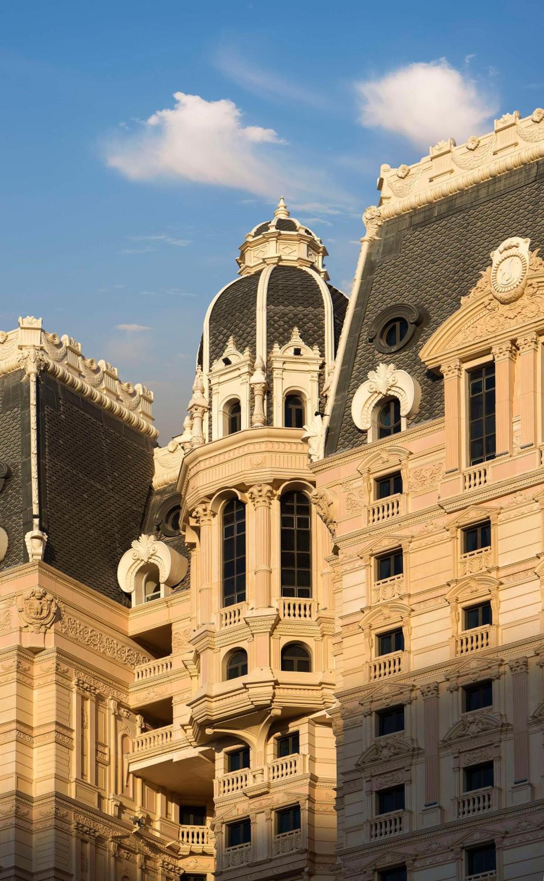 Royal Rose Hotel Abu Dhabi, Curio Collection by Hilton