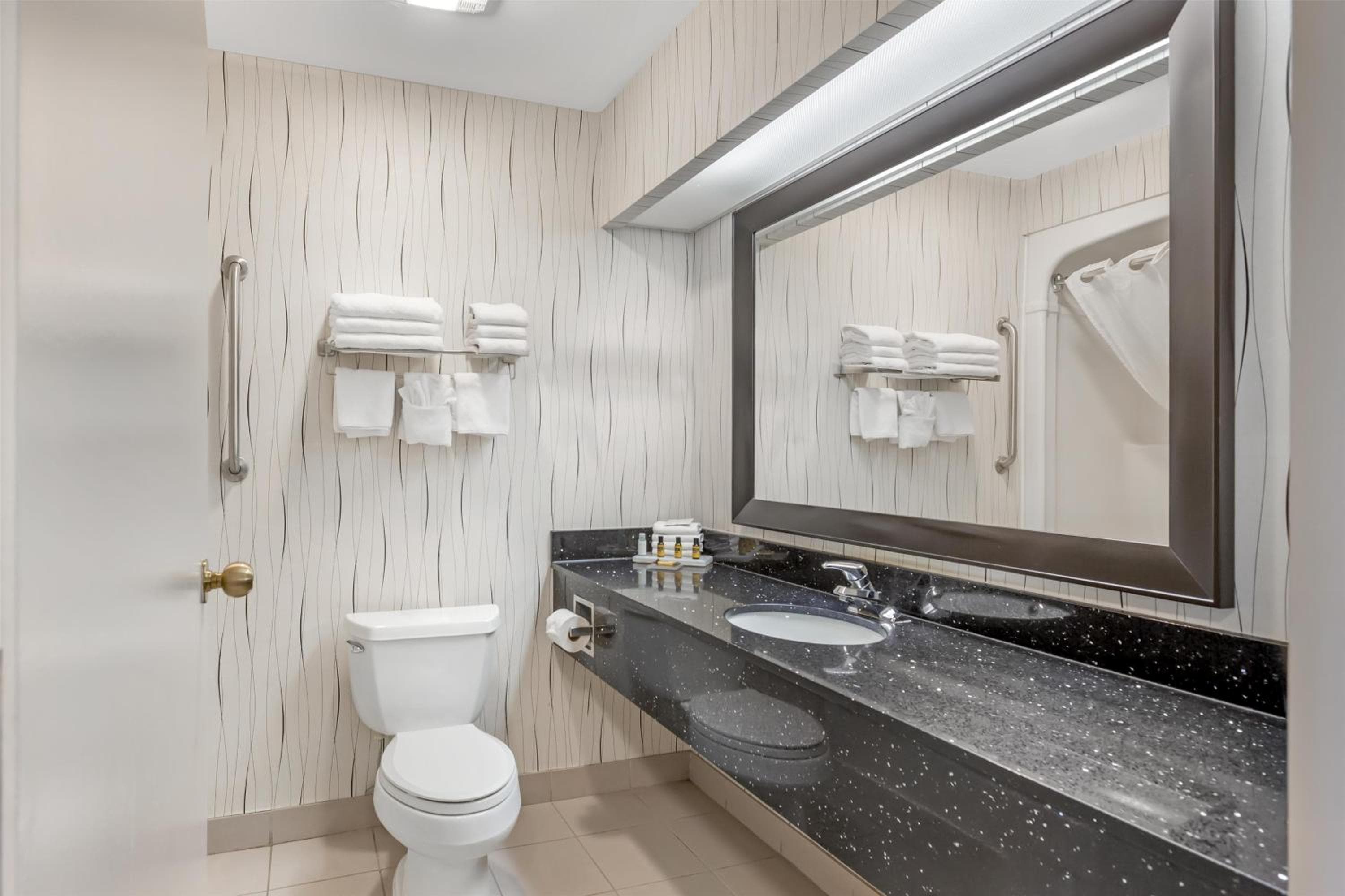 Best Western Plus Travel Hotel Toronto Airport