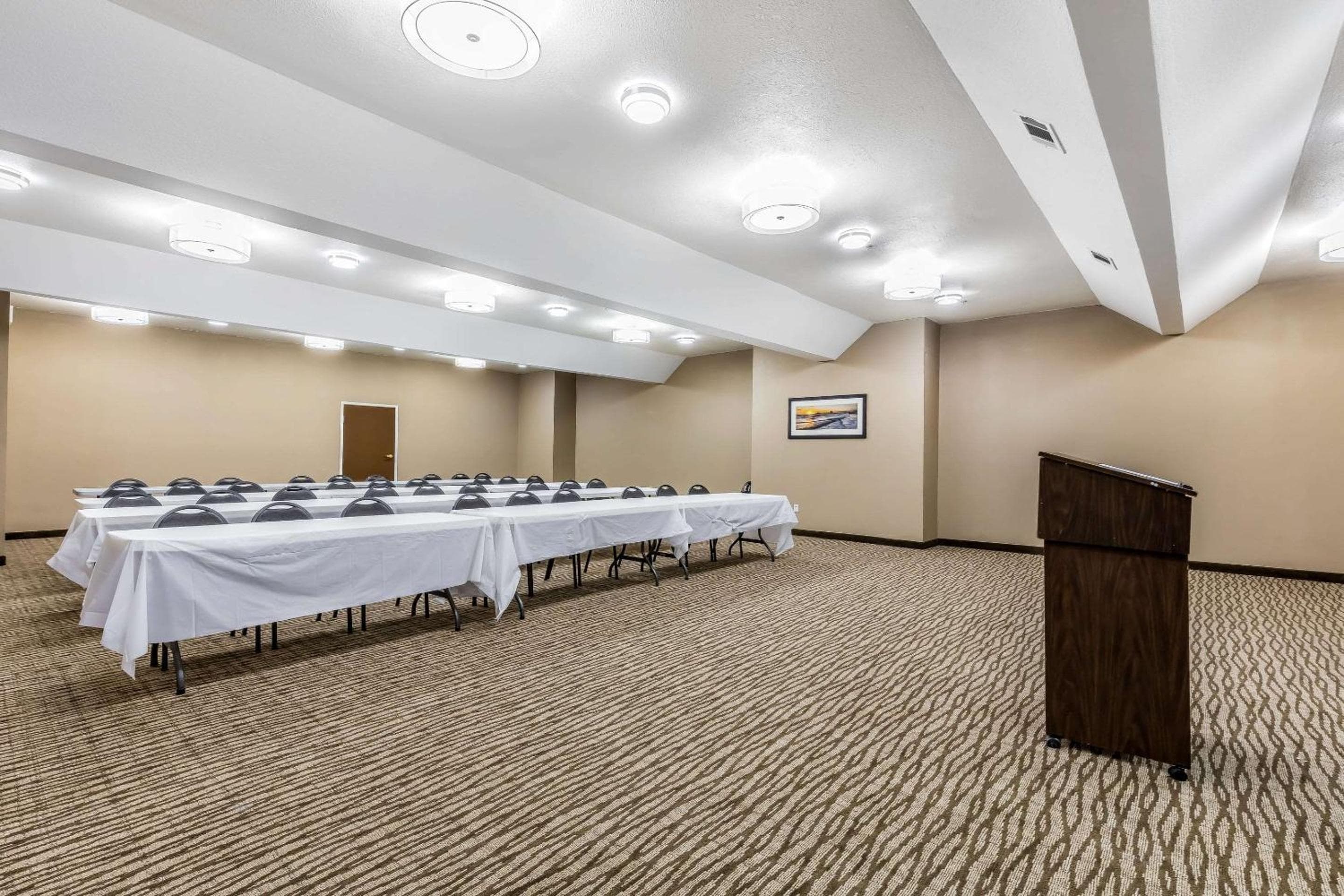 Comfort Inn & Suites Crystal Inn Sportsplex