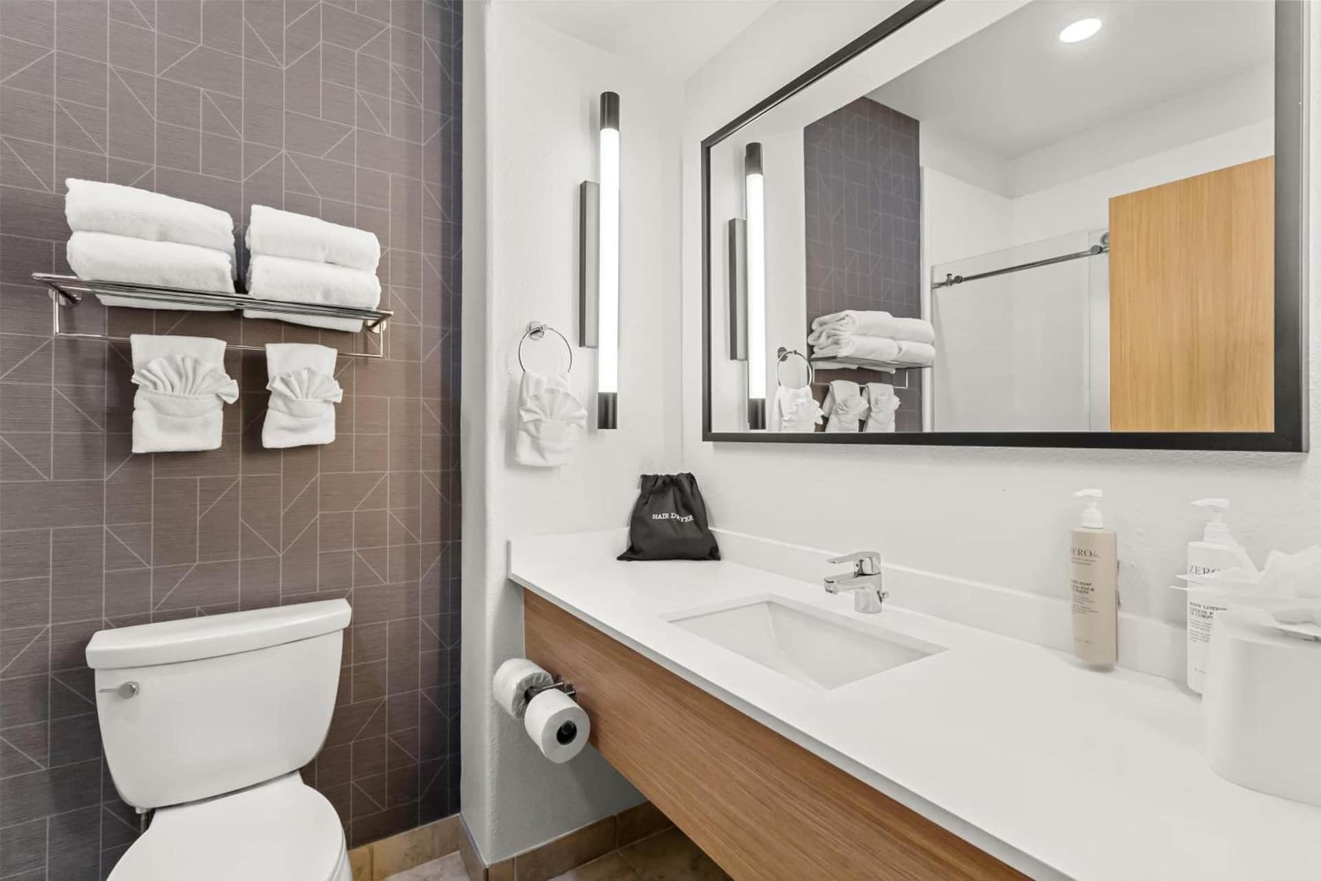 Spark by Hilton Houston Hobby Airport