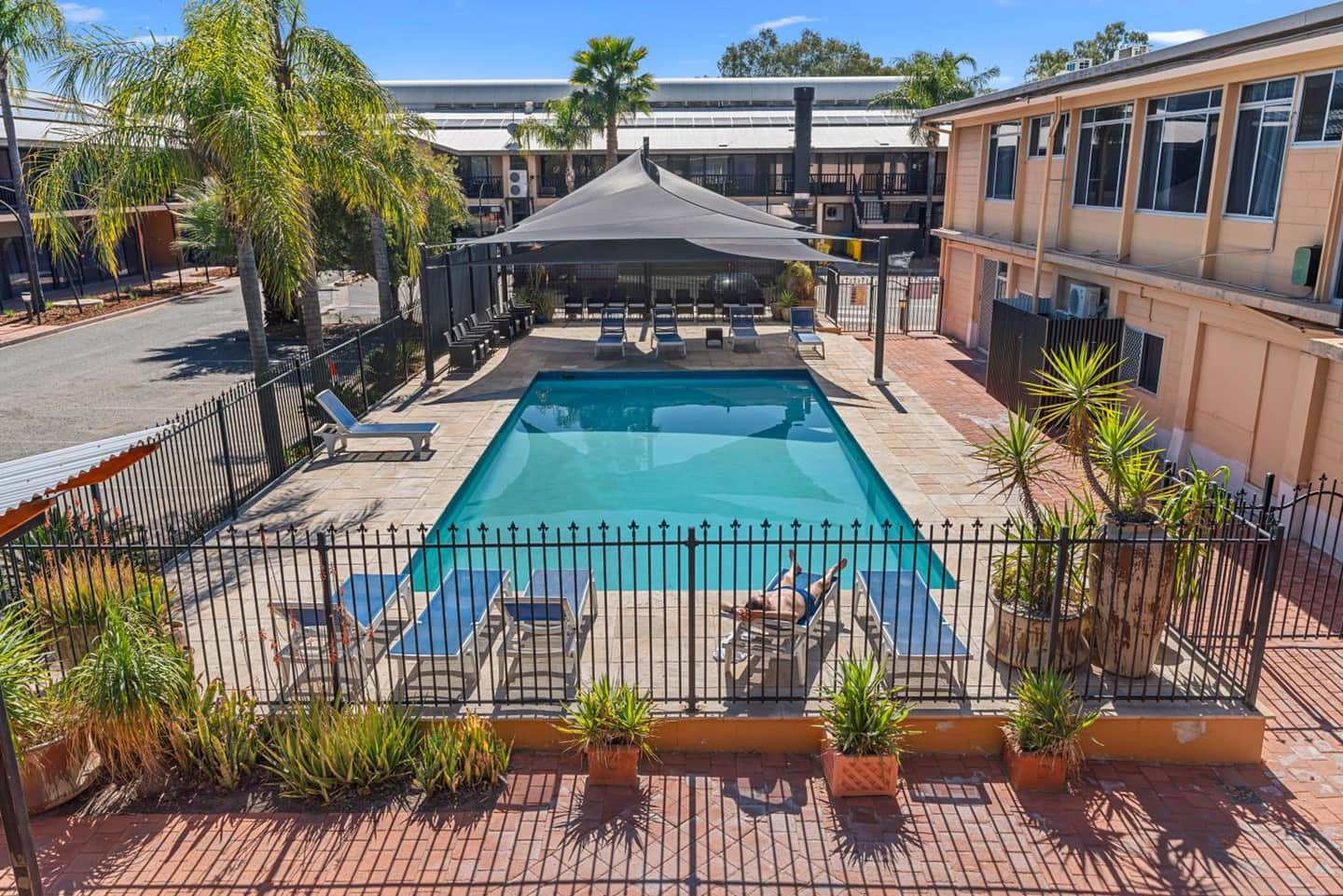 greet Hotel Alice Springs
