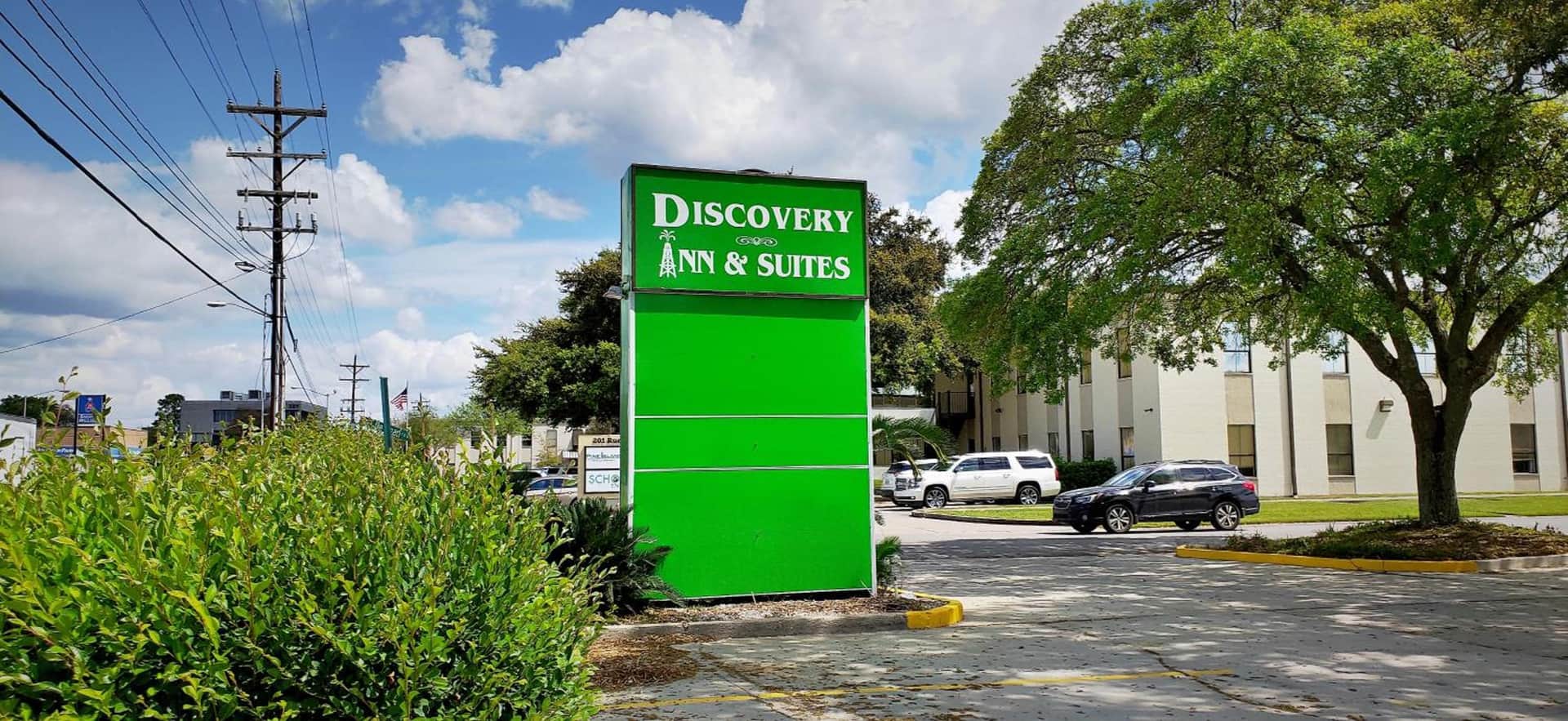 Discovery Inn & Suites