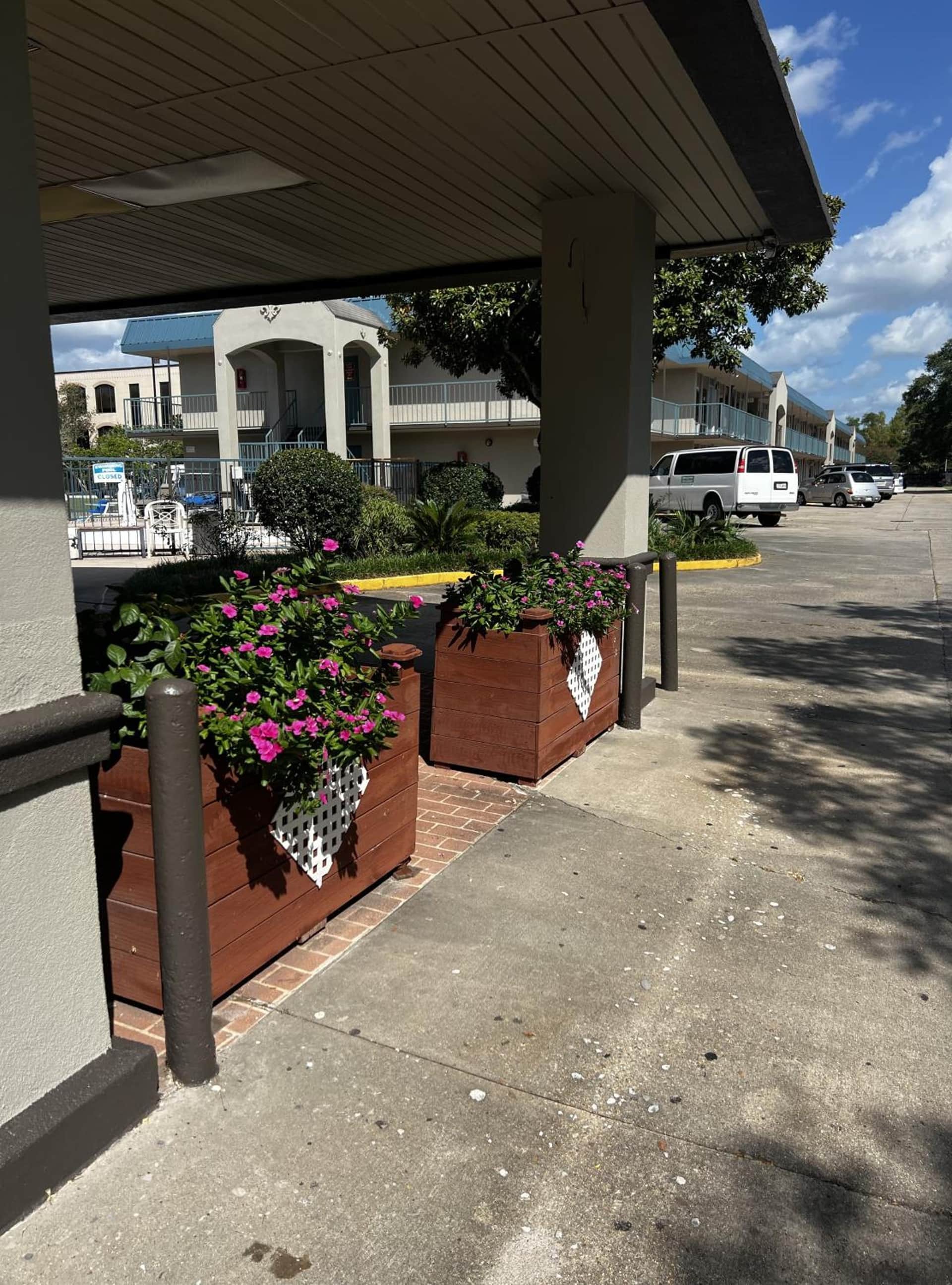 Discovery Inn & Suites
