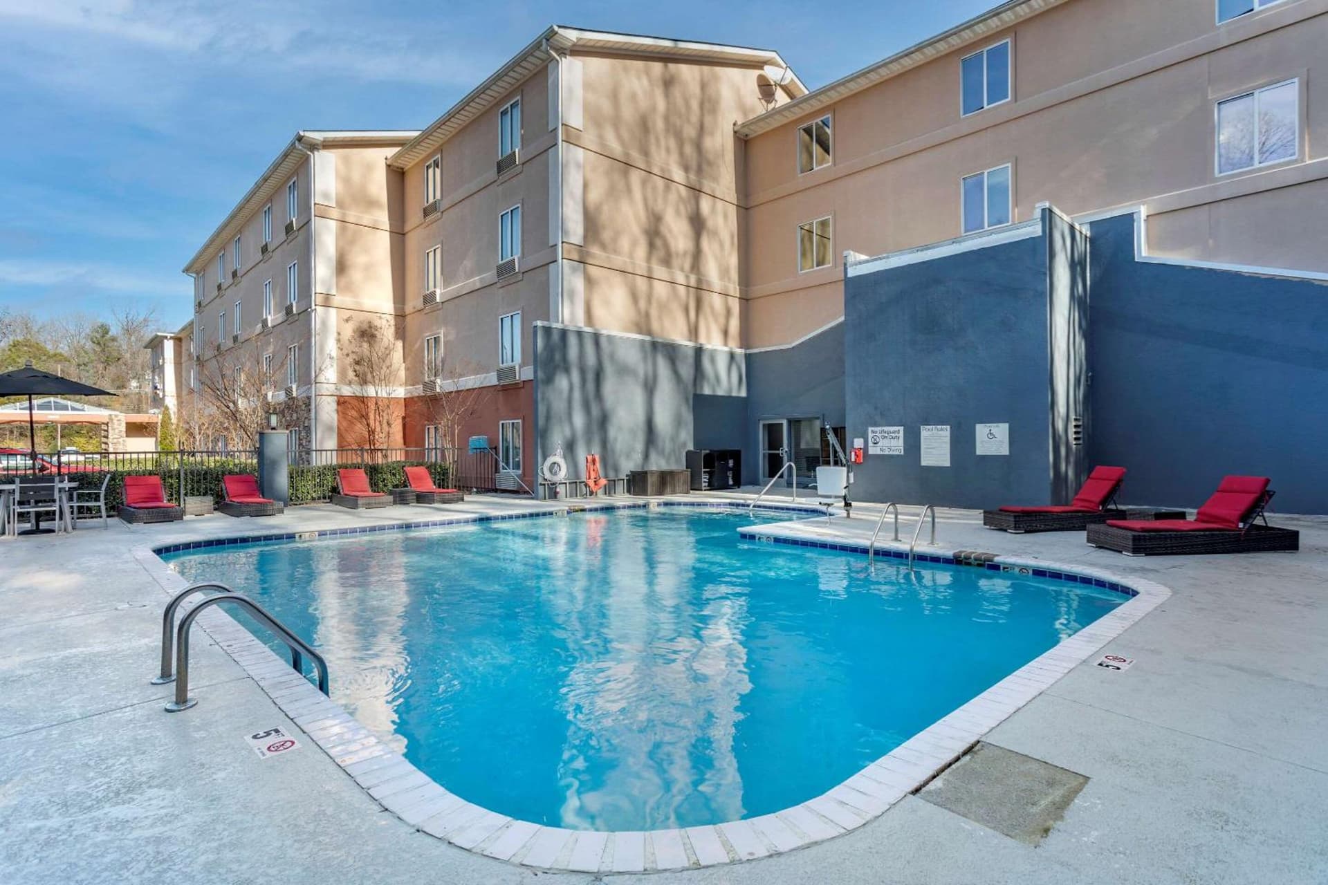 Comfort Suites Nashville Airport - BNA