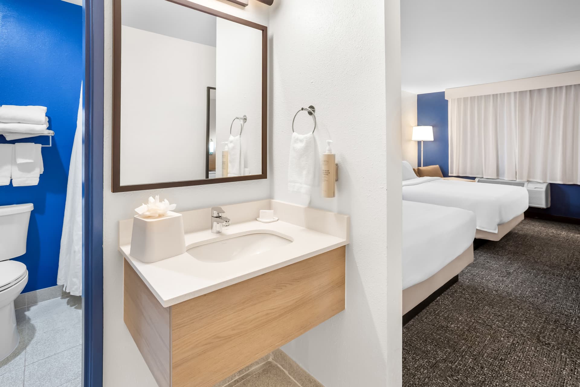 Spark by Hilton Kent Seattle