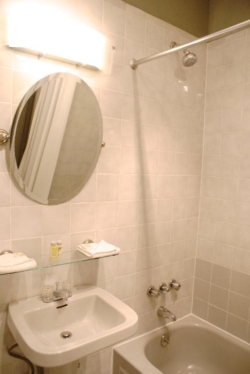 Off soho Suites Hotel