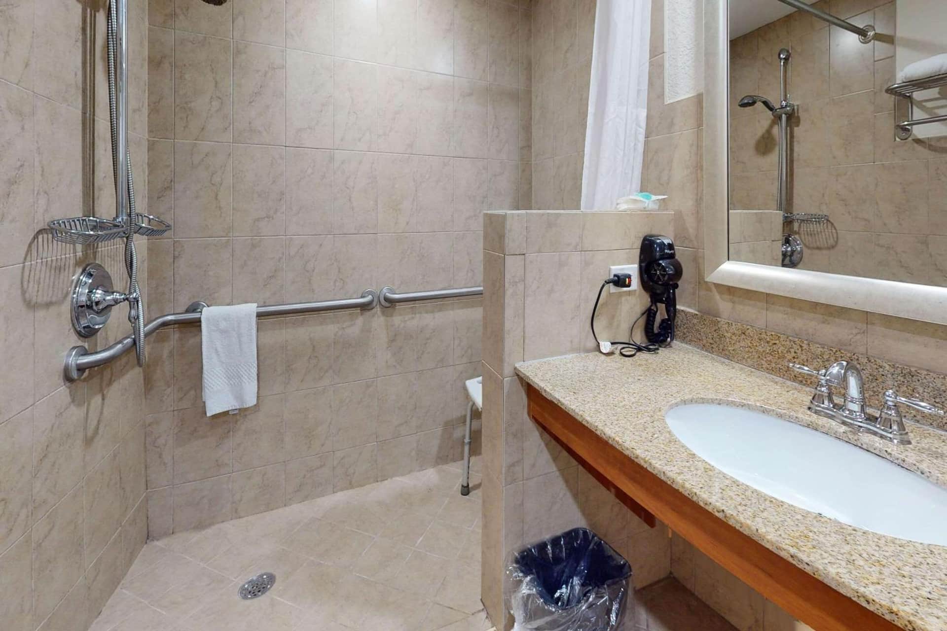 Rodeway Inn & Suites Fort Lauderdale Airport / Cruise Port