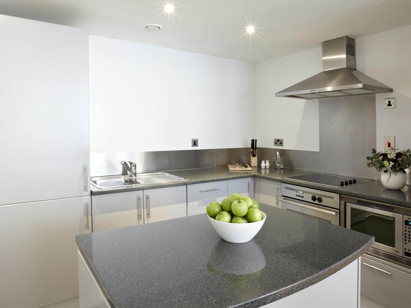 196 Bishopsgate Apartments by DMONTRIO