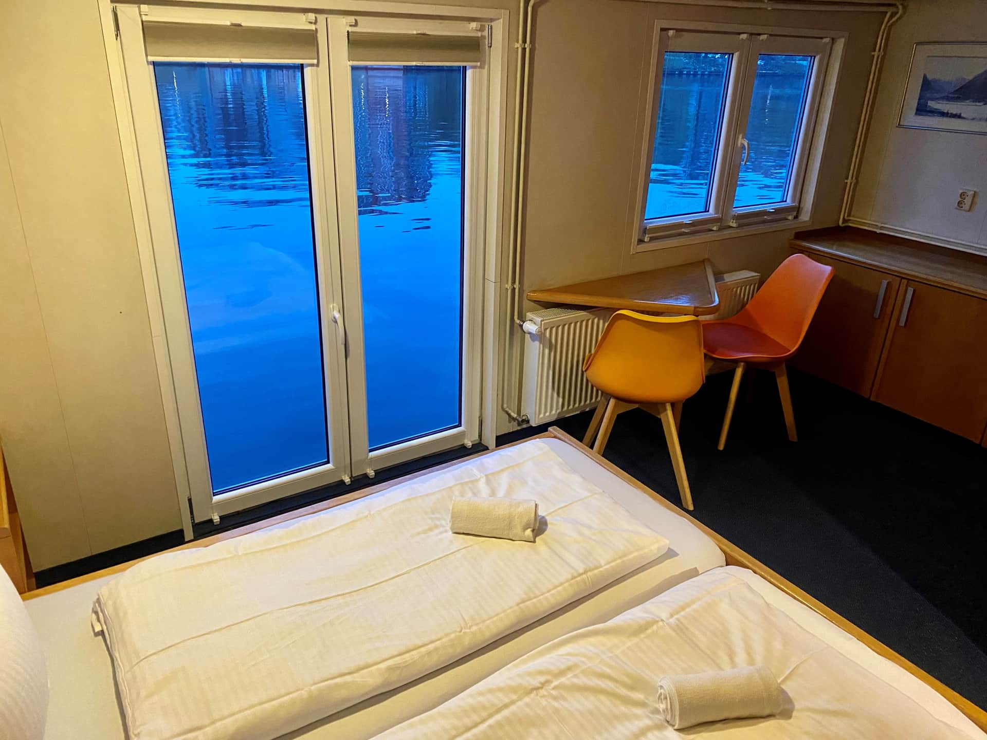 Eastern Comfort Hostel & Hotel Boat
