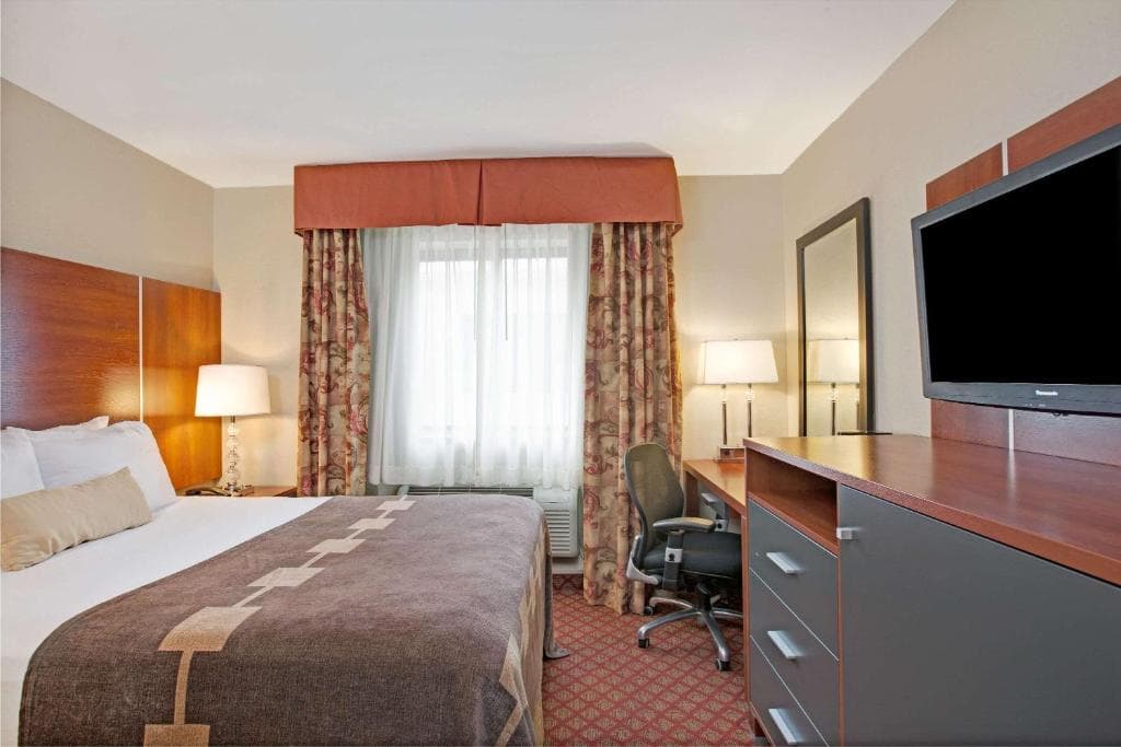 Ramada Staten Island Hotel
