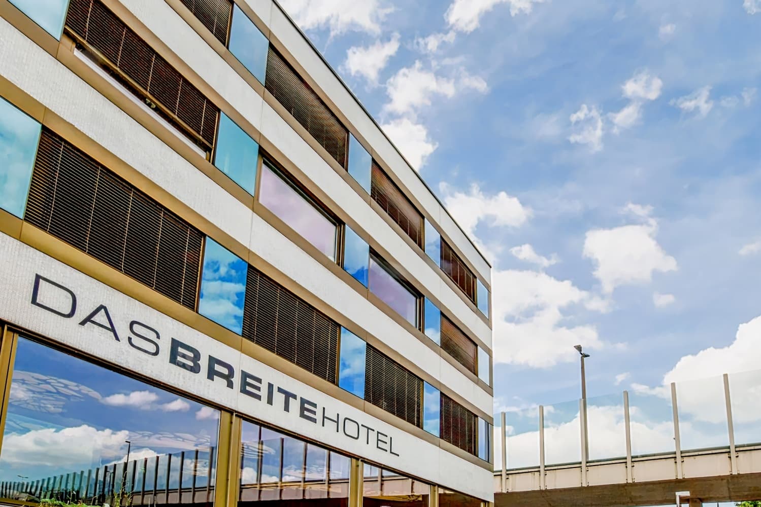 Dasbreitehotel am Rhein