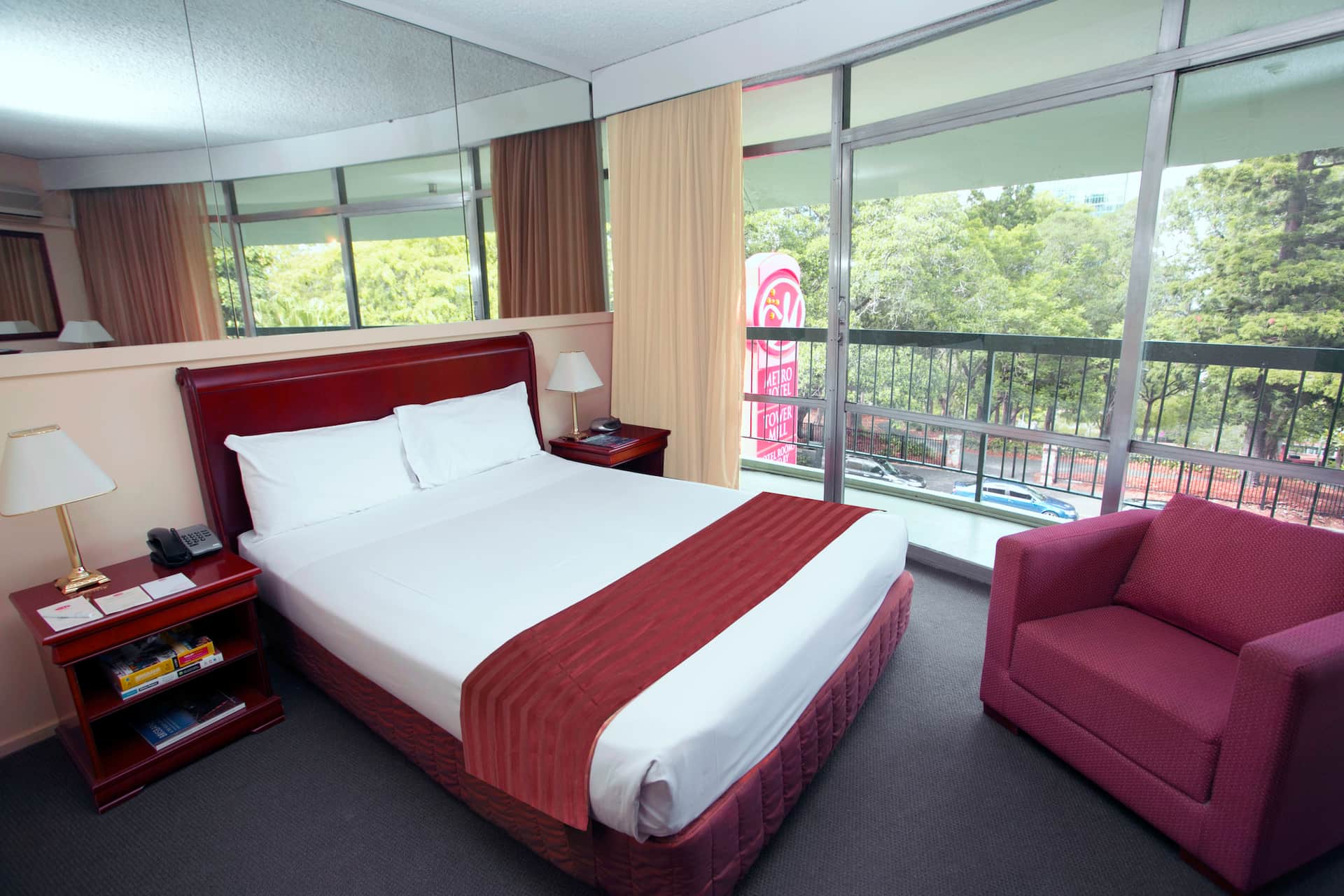 Metro Hotel Tower Mill