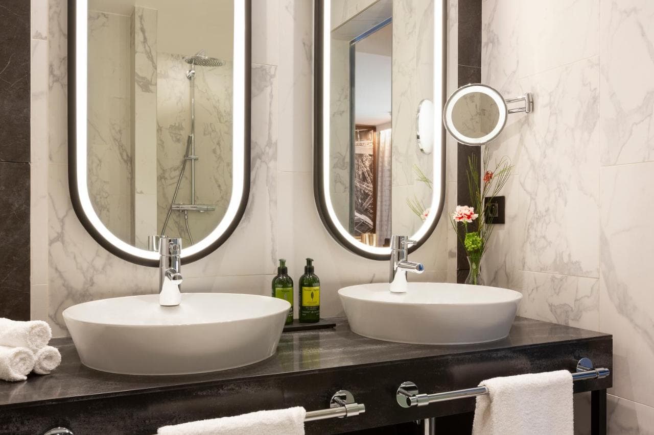 La Clef Tour Eiffel Paris by The Crest Collection