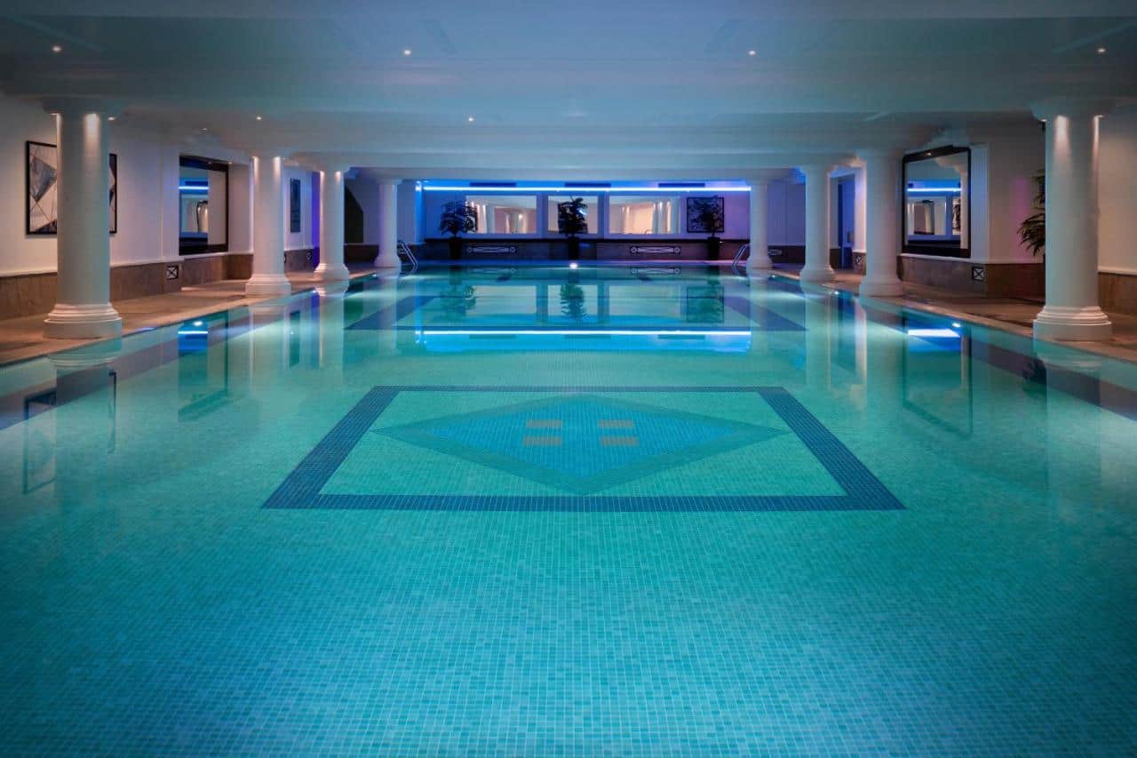 Hotels with pools