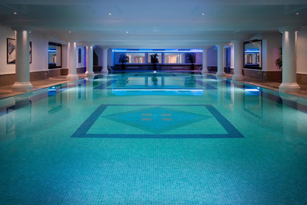 Hotels with pools